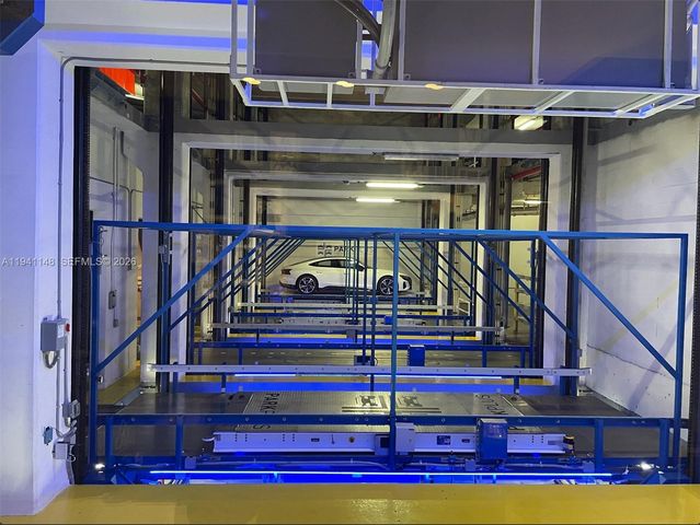 1300 Brickell Bay Dr, Miami, FL 33131