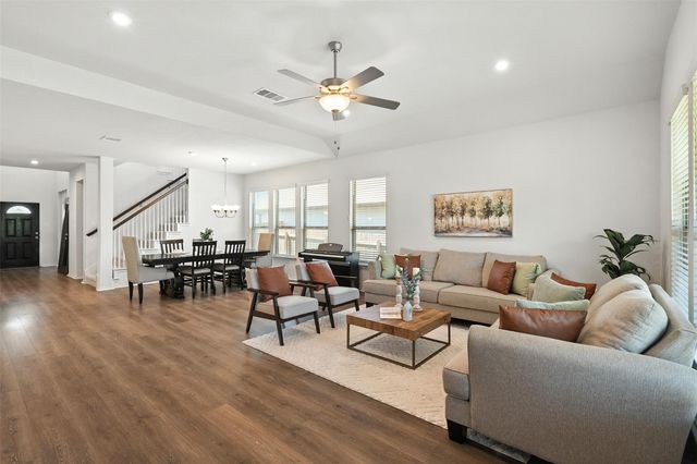 211 Brookside ST, Hutto, TX 78634