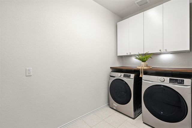211 Brookside ST, Hutto, TX 78634