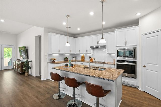 211 Brookside ST, Hutto, TX 78634
