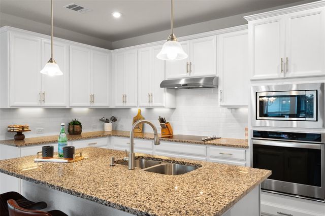 211 Brookside ST, Hutto, TX 78634