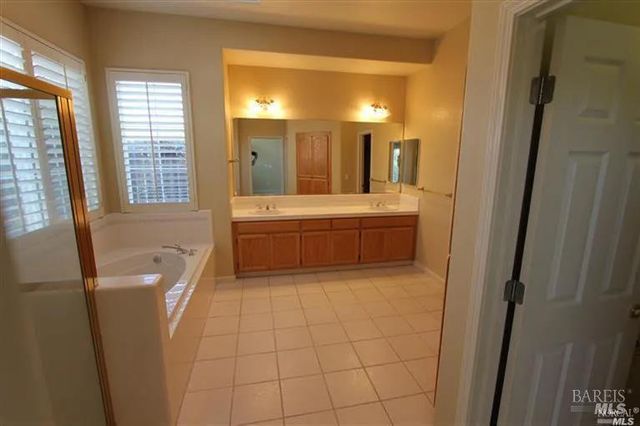 1937 Cross Creek St, Petaluma, CA 94954