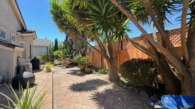 1937 Cross Creek St, Petaluma, CA 94954