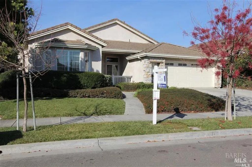 1937 Cross Creek St, Petaluma, CA 94954