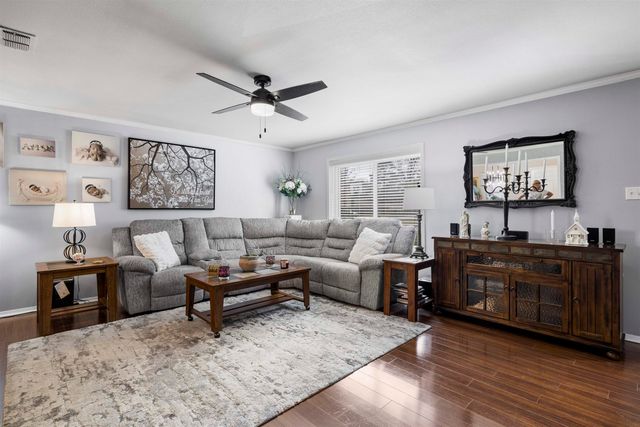 4 Spring Valley Cir, Longview, TX 75605