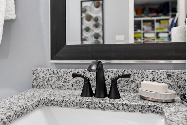 4 Spring Valley Cir, Longview, TX 75605