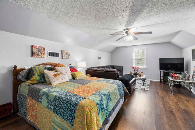 4 Spring Valley Cir, Longview, TX 75605