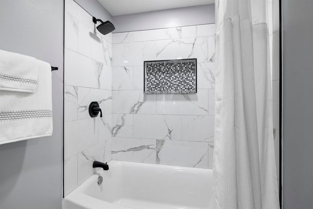 4 Spring Valley Cir, Longview, TX 75605