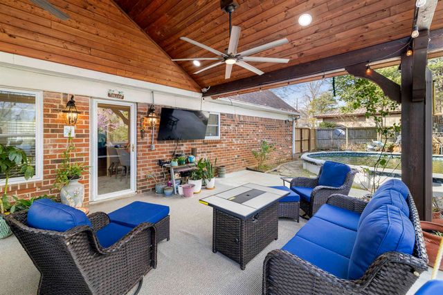 4 Spring Valley Cir, Longview, TX 75605