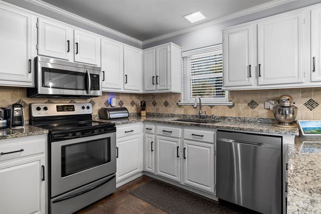 4 Spring Valley Cir, Longview, TX 75605