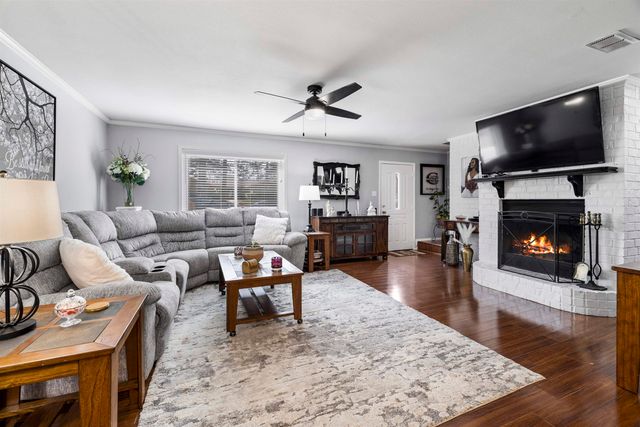 4 Spring Valley Cir, Longview, TX 75605