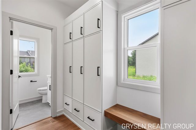 1839 Stratford Lane, Grand Rapids, MI 49534