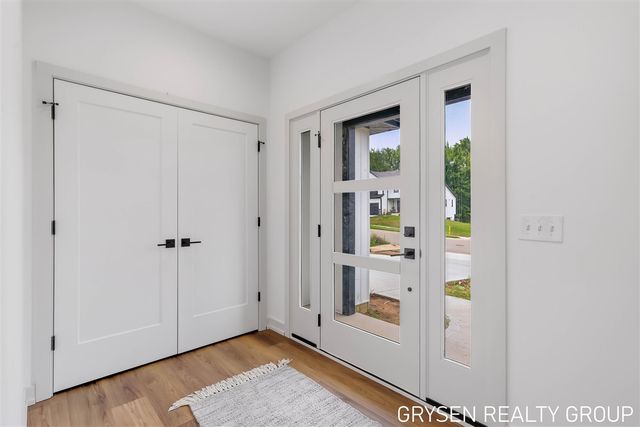 1839 Stratford Lane, Grand Rapids, MI 49534