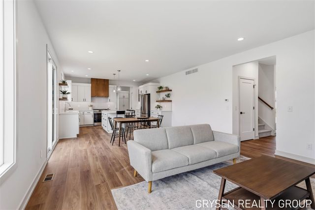 1839 Stratford Lane, Grand Rapids, MI 49534