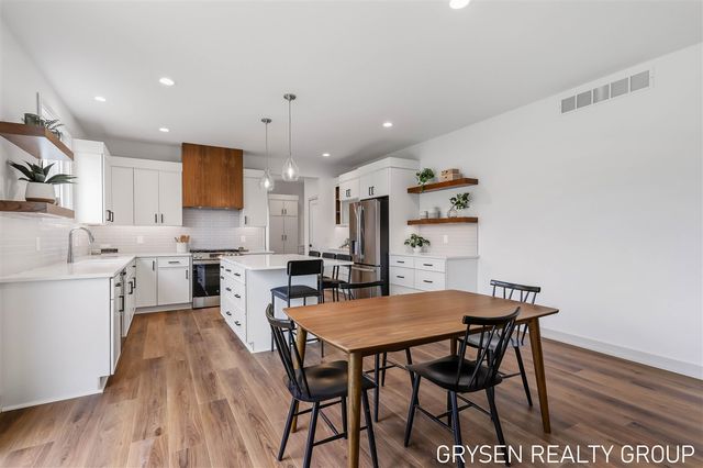1839 Stratford Lane, Grand Rapids, MI 49534