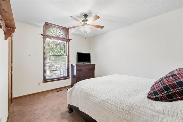 416 SE Brownfield Drive, Lee's Summit, MO 64063