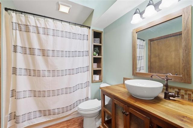 416 SE Brownfield Drive, Lee's Summit, MO 64063