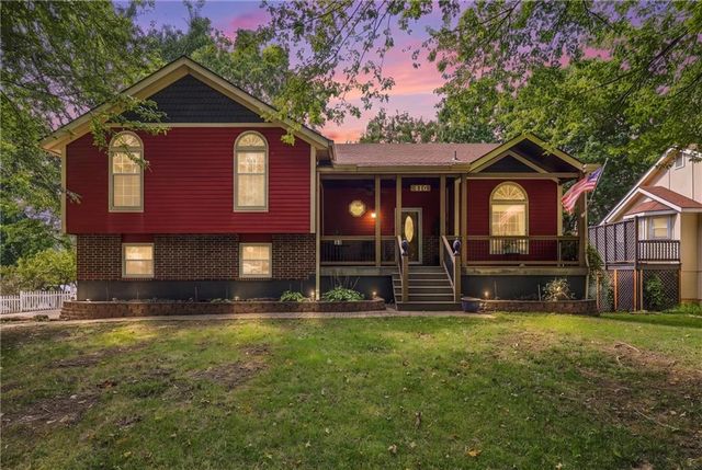 416 SE Brownfield Drive, Lee's Summit, MO 64063