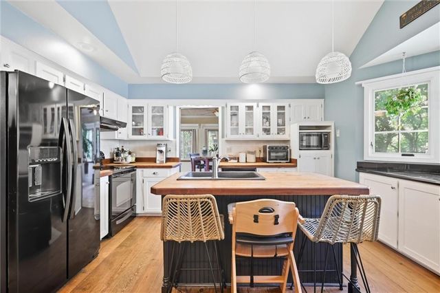 416 SE Brownfield Drive, Lee's Summit, MO 64063