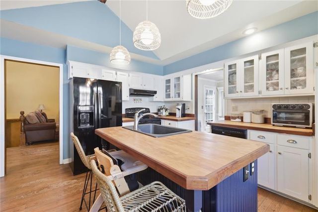 416 SE Brownfield Drive, Lee's Summit, MO 64063