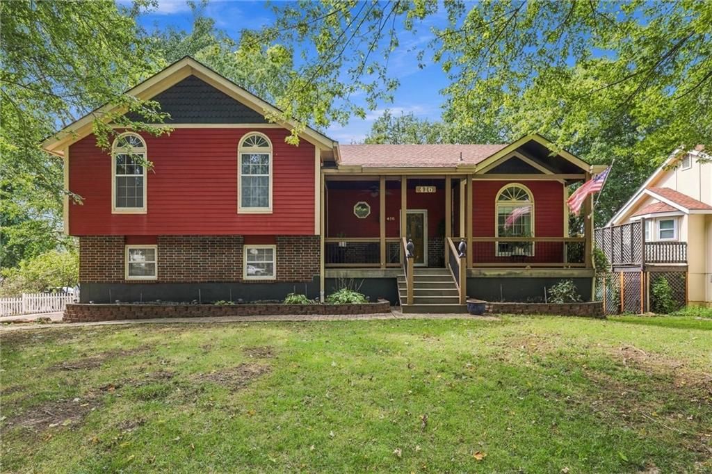 416 SE Brownfield Drive, Lee's Summit, MO 64063