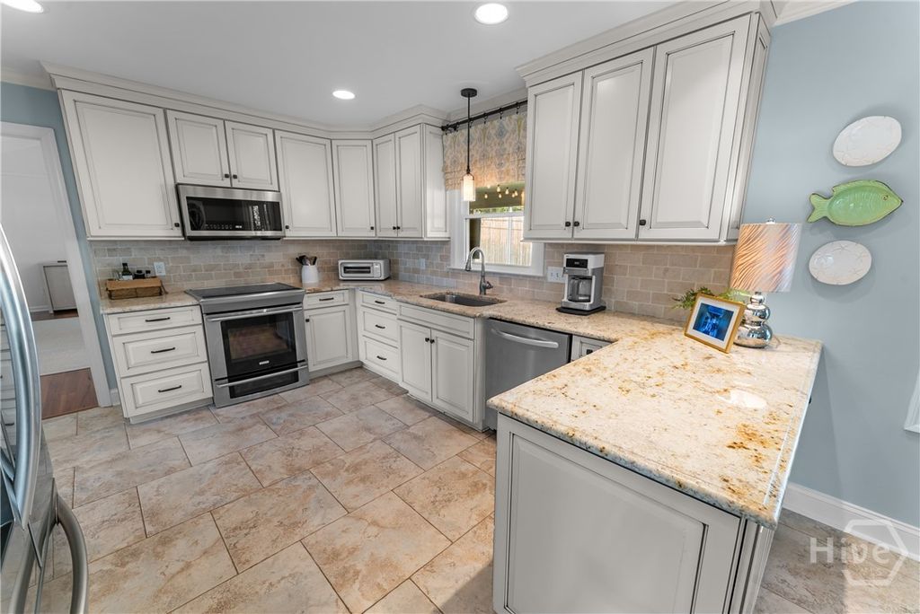 Image 15 of property listing at 8615 Kent Drive, Savannah, GA 31406