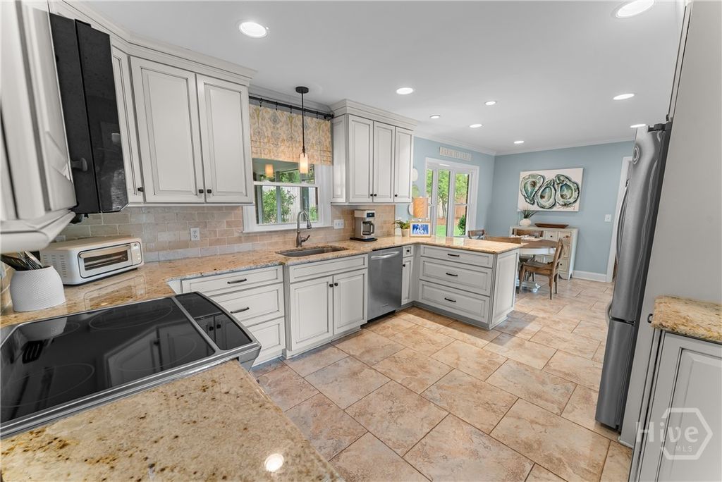 Image 16 of property listing at 8615 Kent Drive, Savannah, GA 31406