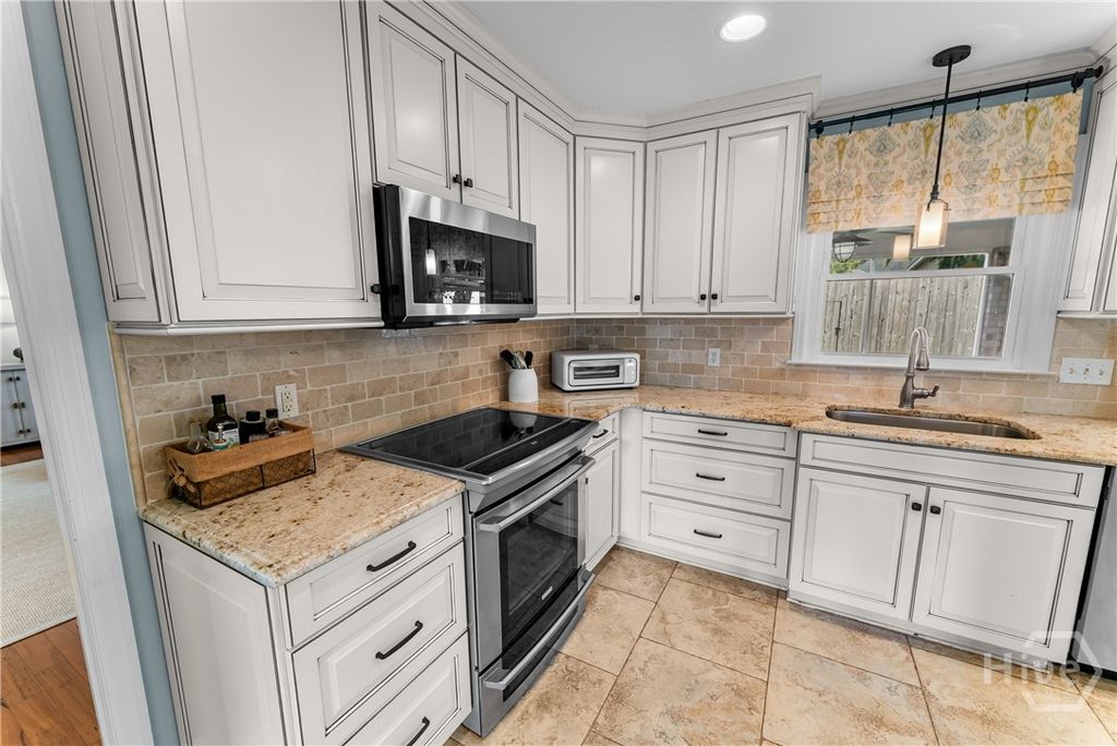 Image 18 of property listing at 8615 Kent Drive, Savannah, GA 31406