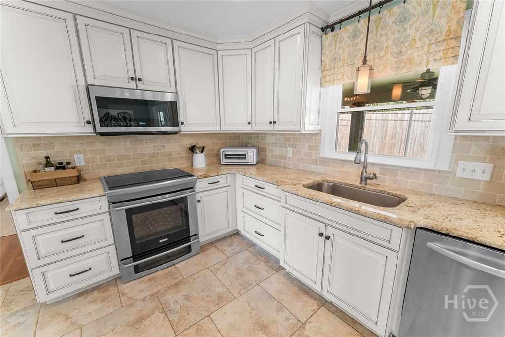 Image 20 of property listing at 8615 Kent Drive, Savannah, GA 31406