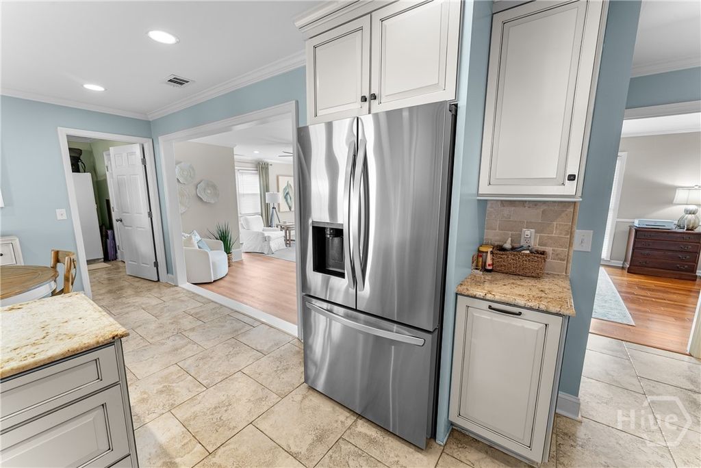 Image 21 of property listing at 8615 Kent Drive, Savannah, GA 31406