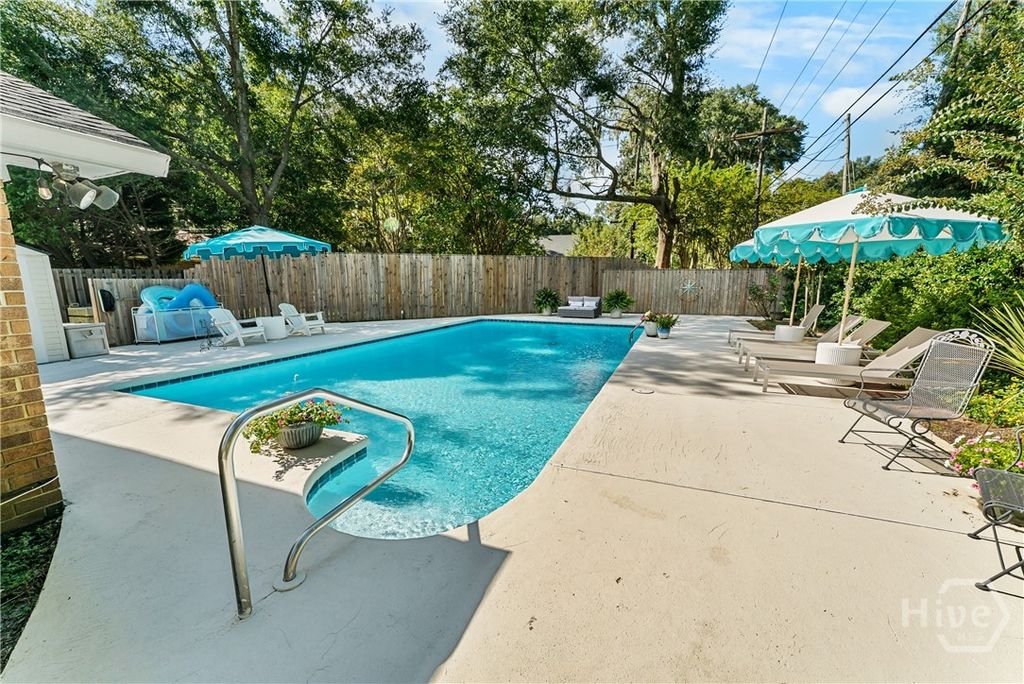 Image 3 of property listing at 8615 Kent Drive, Savannah, GA 31406