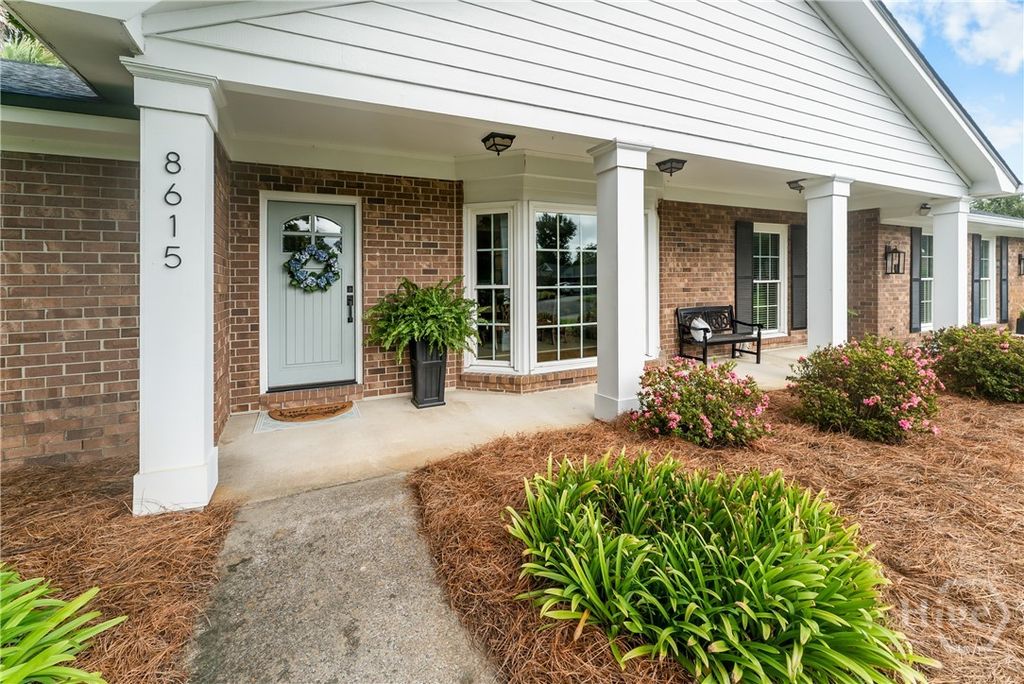 Image 4 of property listing at 8615 Kent Drive, Savannah, GA 31406