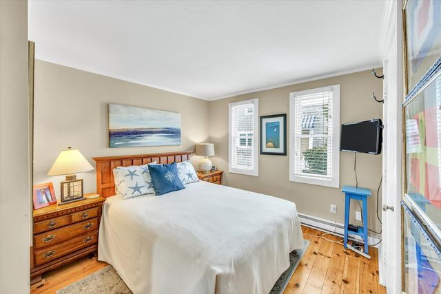15 Cottage Street 2, Provincetown, MA 02657
