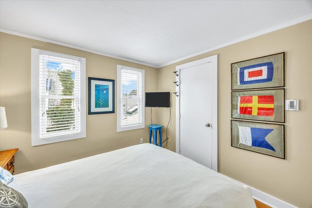 15 Cottage Street 2, Provincetown, MA 02657