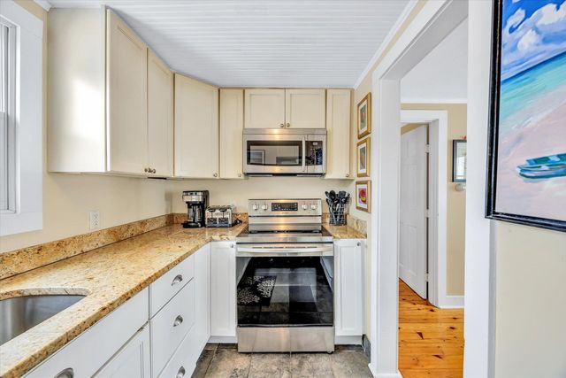 15 Cottage Street 2, Provincetown, MA 02657