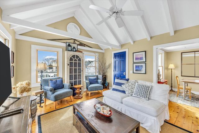 15 Cottage Street 2, Provincetown, MA 02657