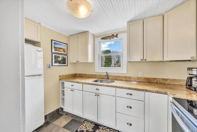 15 Cottage Street 2, Provincetown, MA 02657