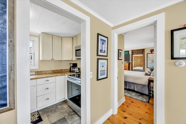 15 Cottage Street 2, Provincetown, MA 02657