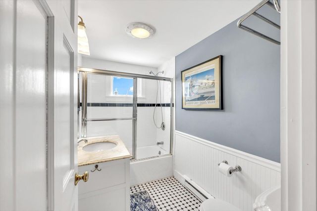 15 Cottage Street 2, Provincetown, MA 02657