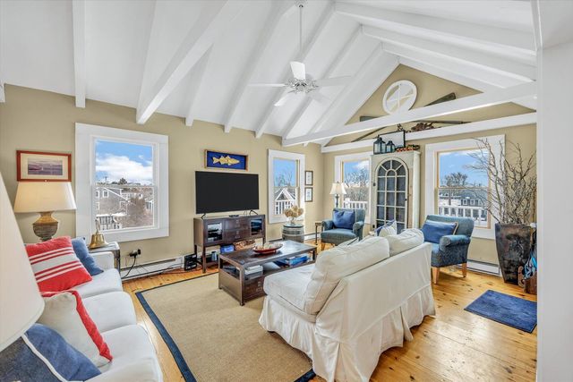 15 Cottage Street 2, Provincetown, MA 02657