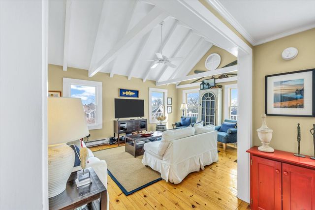 15 Cottage Street 2, Provincetown, MA 02657