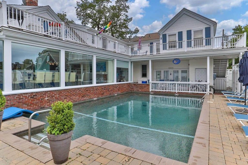 15 Cottage Street 2, Provincetown, MA 02657