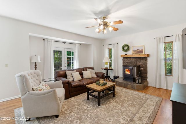 17 Country Woods Drive, New Egypt, NJ 08533