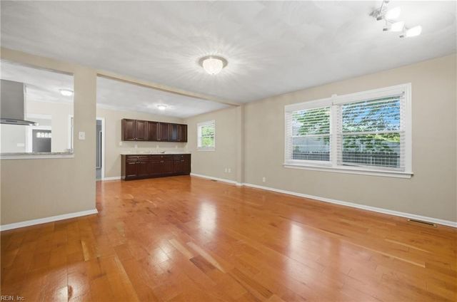 2802 Bending Oak DR, Hampton, VA 23666