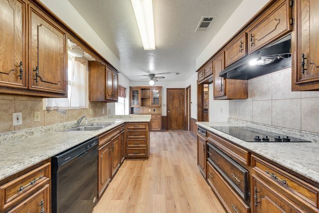 1616 Saxony Place, Carrollton, TX 75007