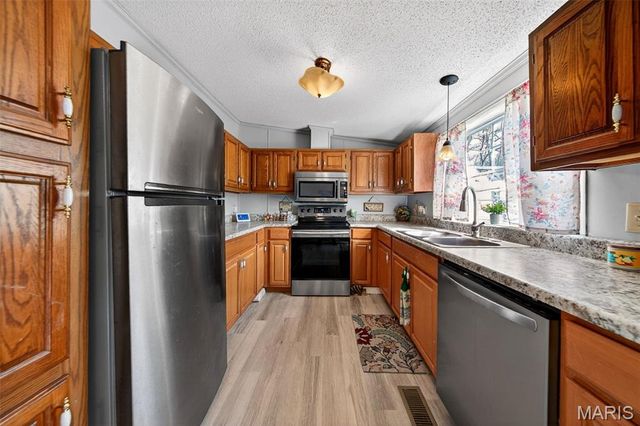 819 Horizon Lane, Fenton, MO 63026