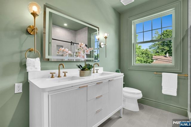 110 Blauvelt Avenue, Ho-ho-kus, NJ 07423