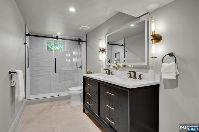 110 Blauvelt Avenue, Ho-ho-kus, NJ 07423