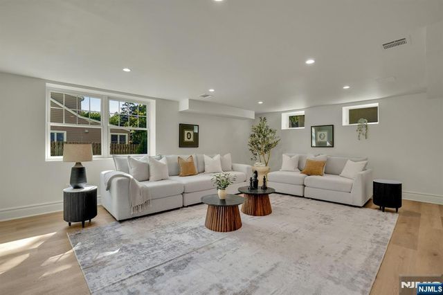 110 Blauvelt Avenue, Ho-ho-kus, NJ 07423