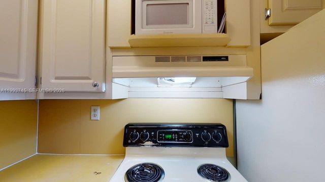 1955 NE 135th St 301, North Miami, FL 33181